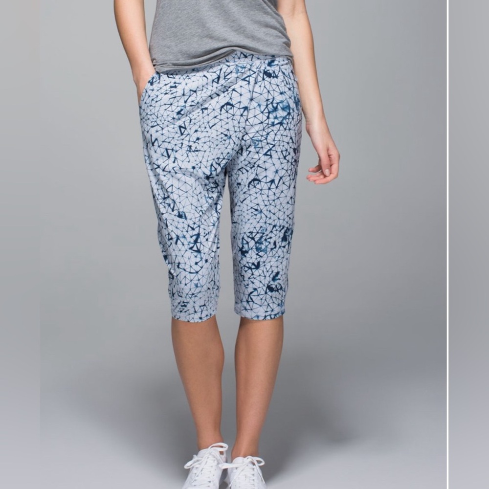 Lululemon Retreat Yogi Crop
Star Crushed Silver Fox Deep Navy